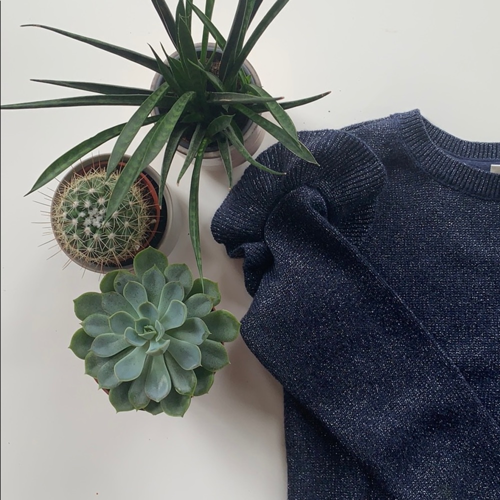 🎉LIKE NEW🎉 GAP RUFFLE SWEATER - Picture 2 of 8